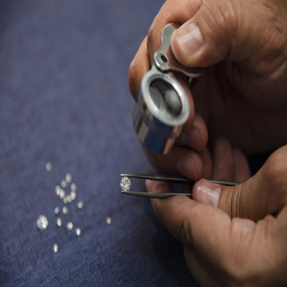 worker-analyzing-diamonds
